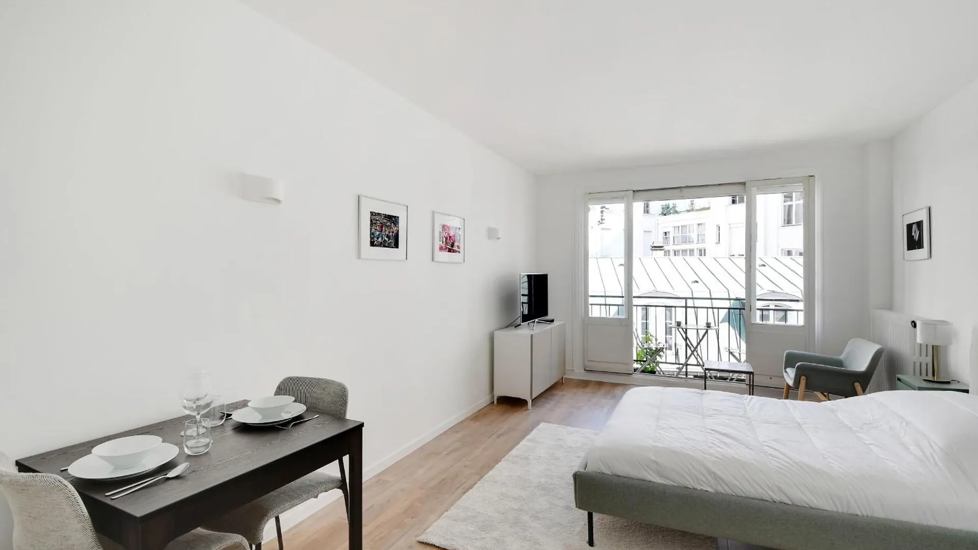 Bright For 2 - Champs-elysees Apartment Paris